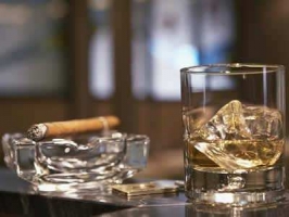 青岛皮肤病专家谈吸烟喝酒对牛皮癣的危害 